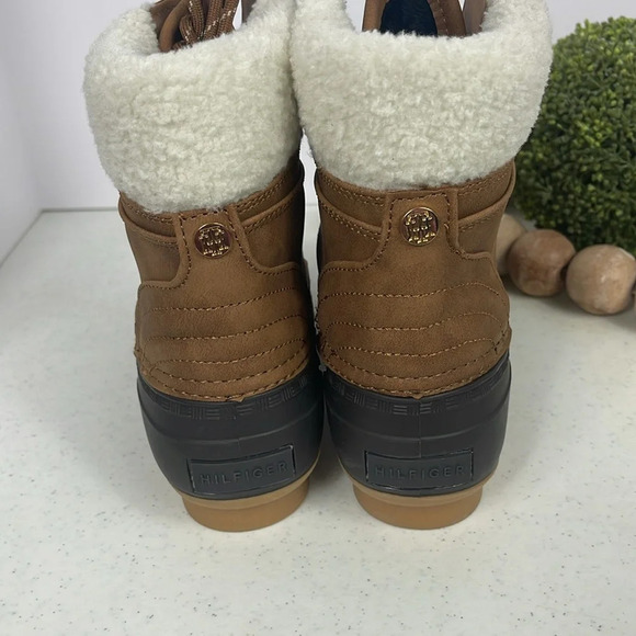Women’s Tommy Hilfiger Rainah Medium Brown Duck Boots Size 6 (NWOB) - Picture 8 of 12